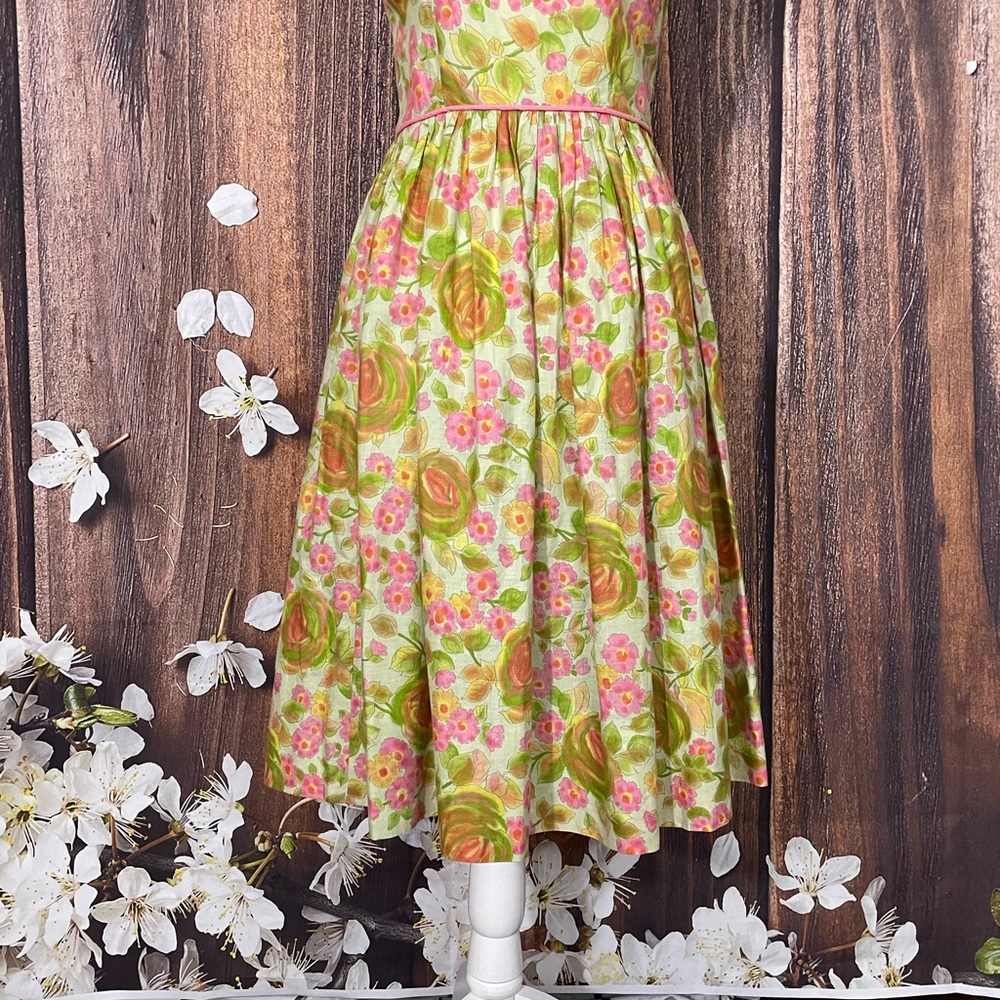 1950s Sleeveless Floral Dress - Picture 2 of 9